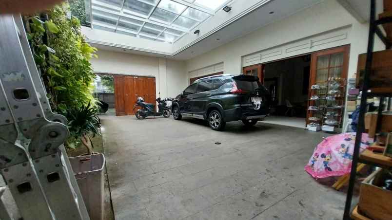 dijual rumah jl taman sunda kelapa