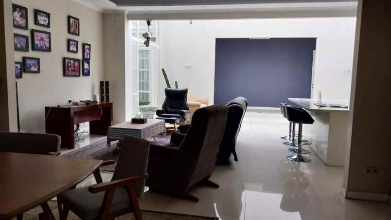 dijual rumah jl taman sunda kelapa