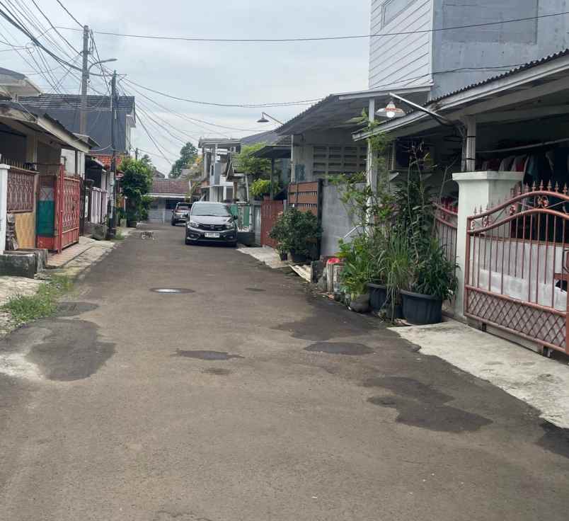 dijual rumah jl vila dago tol serua