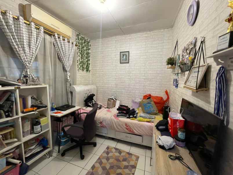 dijual rumah jl vila dago tol serua