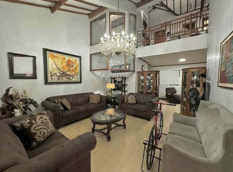 dijual rumah jl wisma menanggal