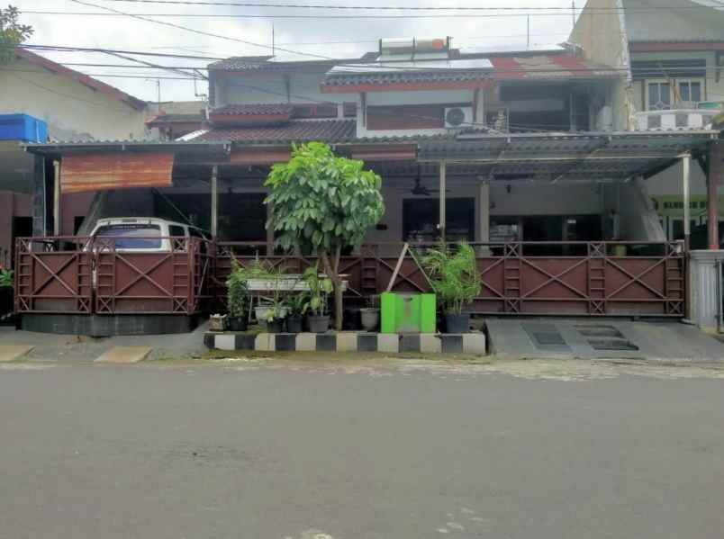 dijual rumah jl wisma menanggal