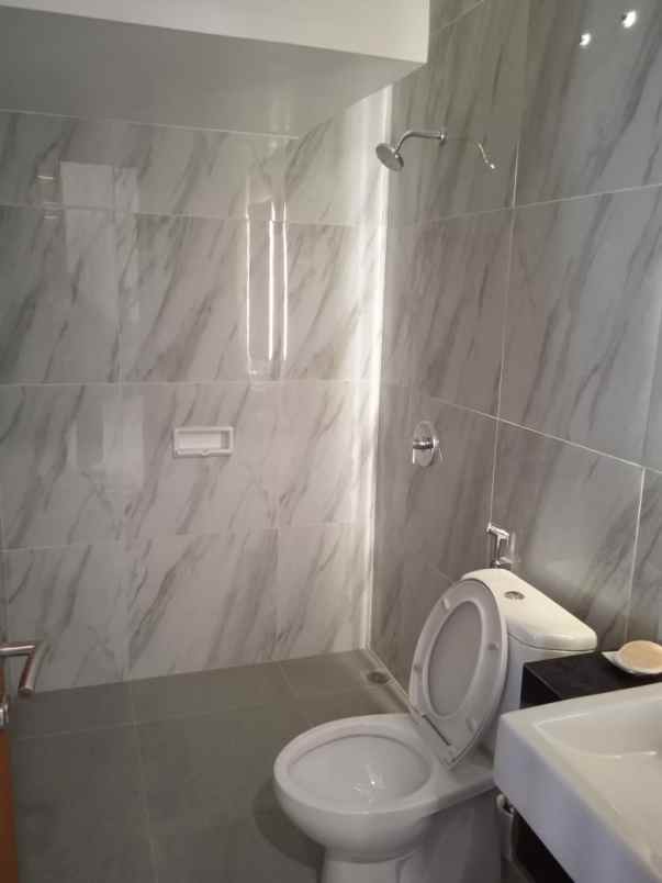 dijual rumah jln hayam wuruk