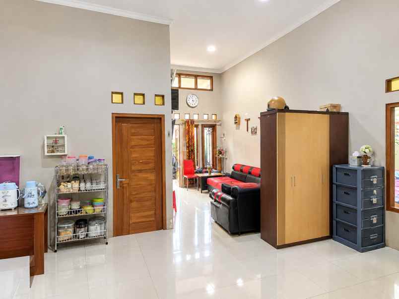 dijual rumah kadipiro banjarsari surakarta