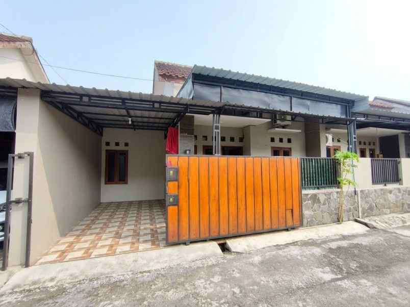 dijual rumah kadipiro banjarsari surakarta