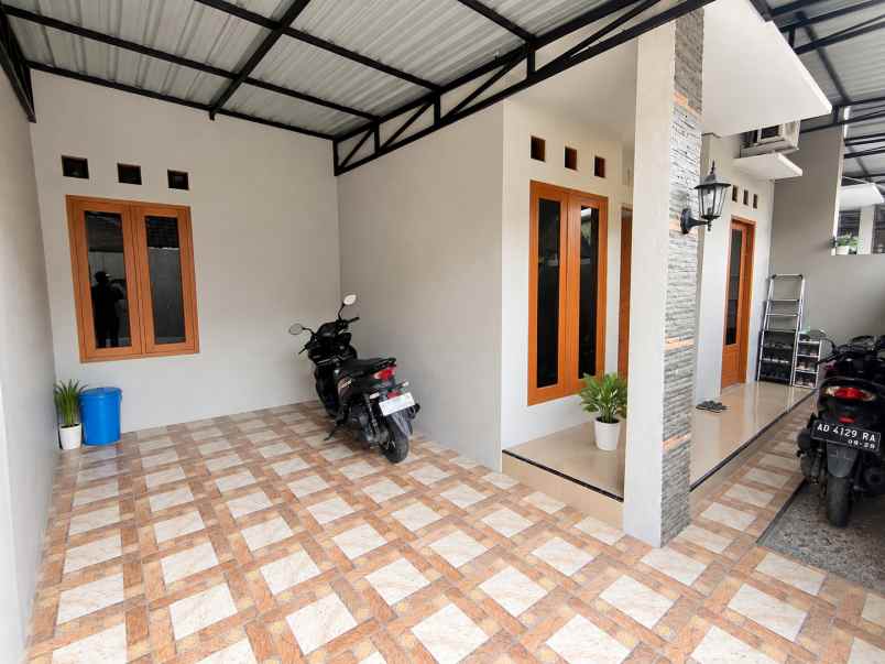 dijual rumah kadipiro banjarsari surakarta