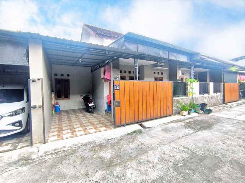 dijual rumah kadipiro banjarsari surakarta