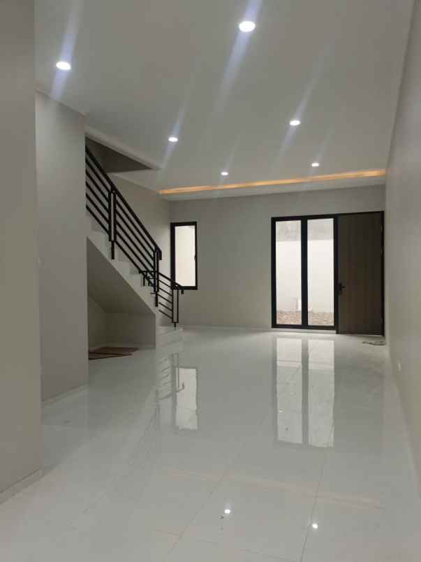 dijual rumah kav dki meruya utara jakbar