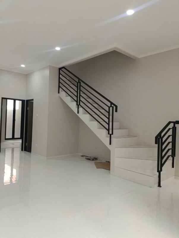 dijual rumah kav dki meruya utara jakbar