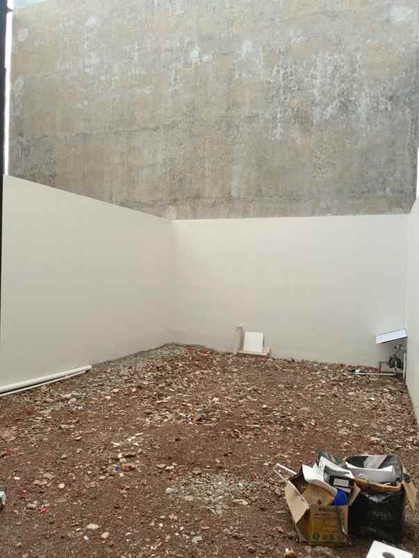 dijual rumah kav dki meruya utara jakbar