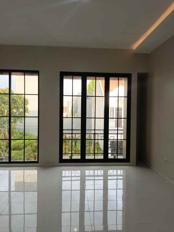 dijual rumah kav dki meruya utara jakbar