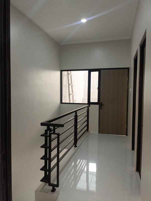 dijual rumah kav dki meruya utara jakbar