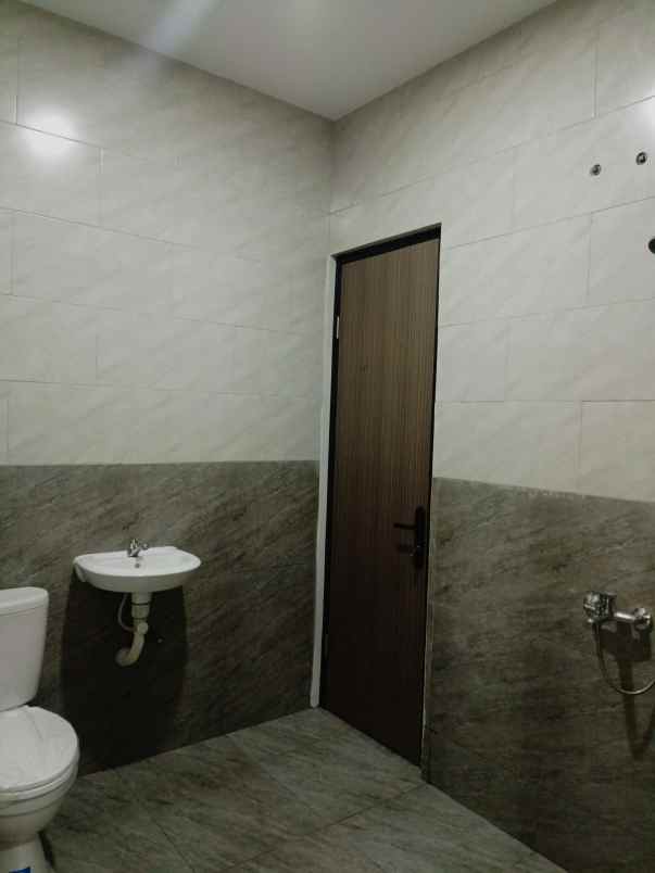 dijual rumah kav dki meruya utara jakbar
