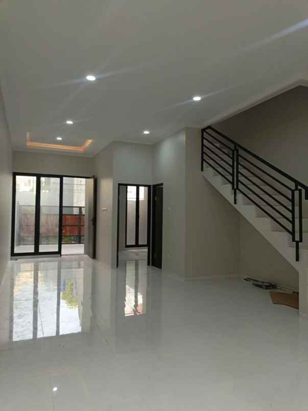 dijual rumah kav dki meruya utara jakbar