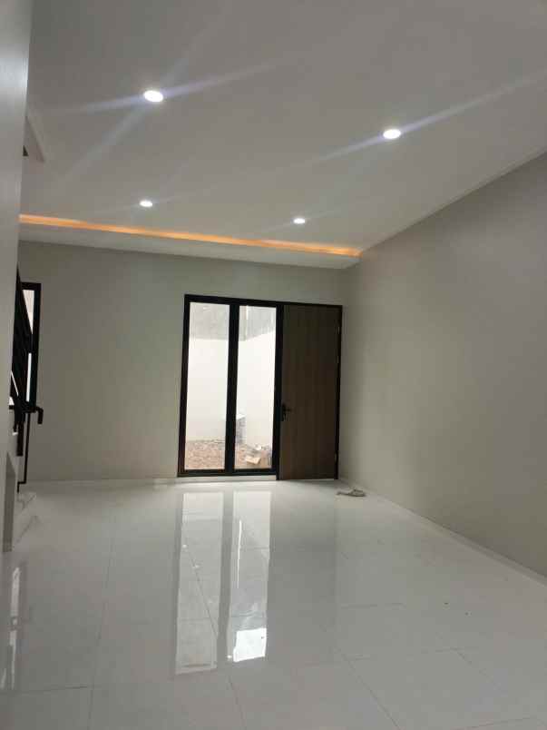 dijual rumah kav dki meruya utara jakbar