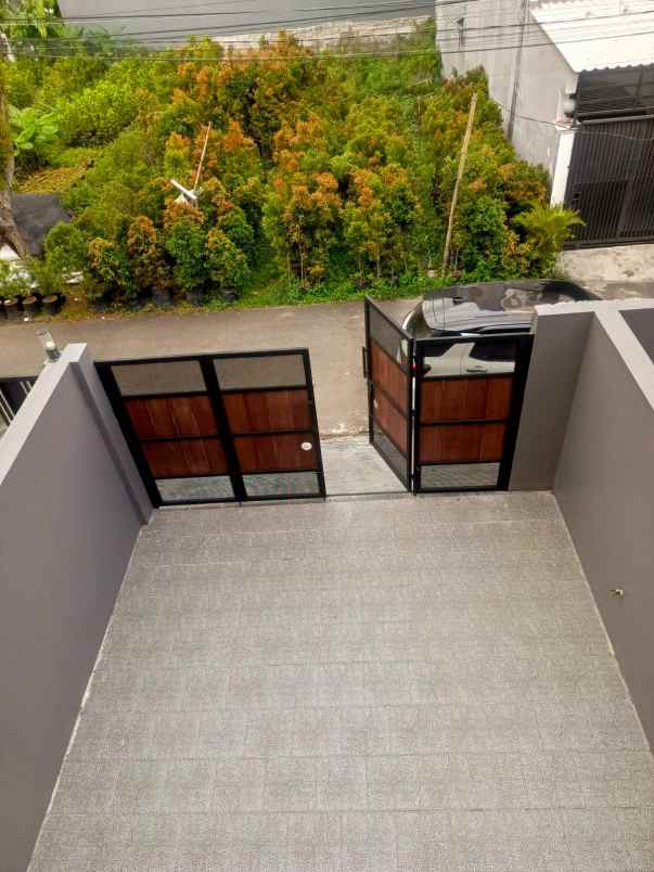 dijual rumah kav dki meruya utara jakbar