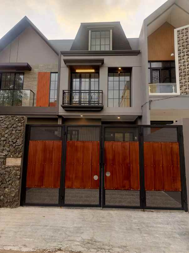 dijual rumah kav dki meruya utara jakbar
