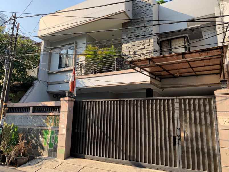 dijual rumah kebon kacang selangkah