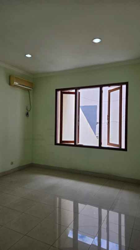 dijual rumah kelapa cengkir kelapa gading