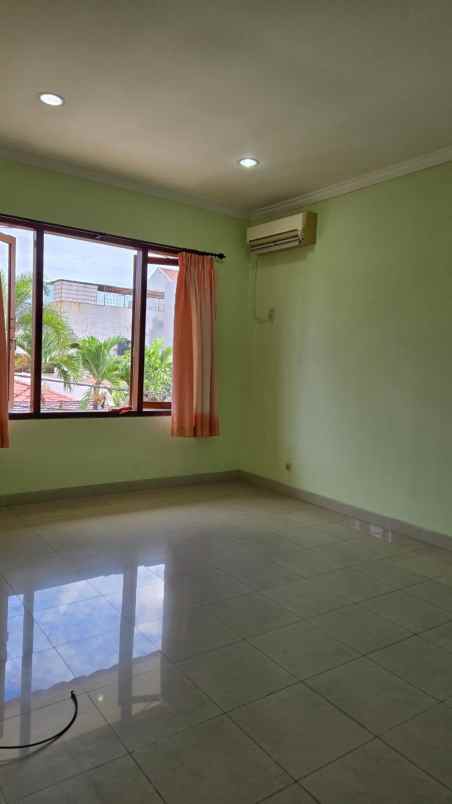 dijual rumah kelapa cengkir kelapa gading