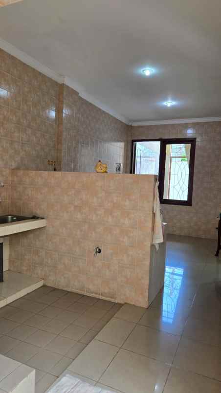 dijual rumah kelapa cengkir kelapa gading