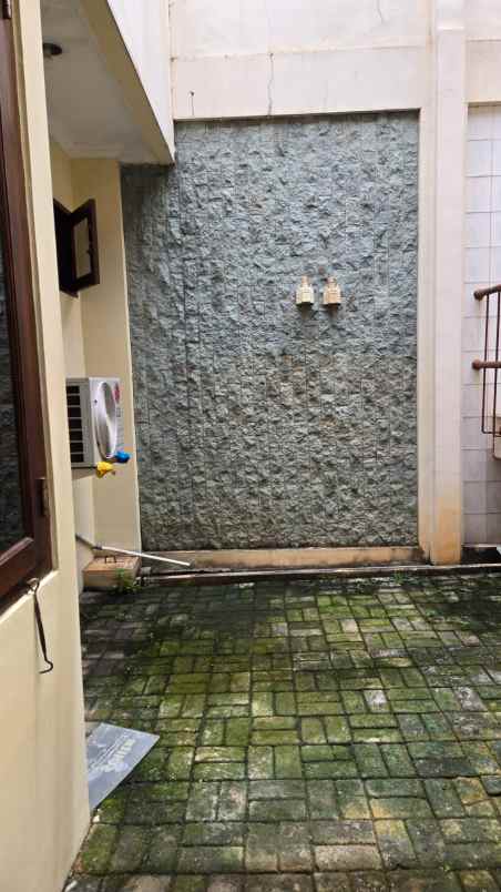 dijual rumah kelapa cengkir kelapa gading