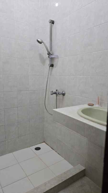 dijual rumah kelapa cengkir kelapa gading