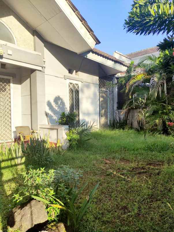dijual rumah kencana loka