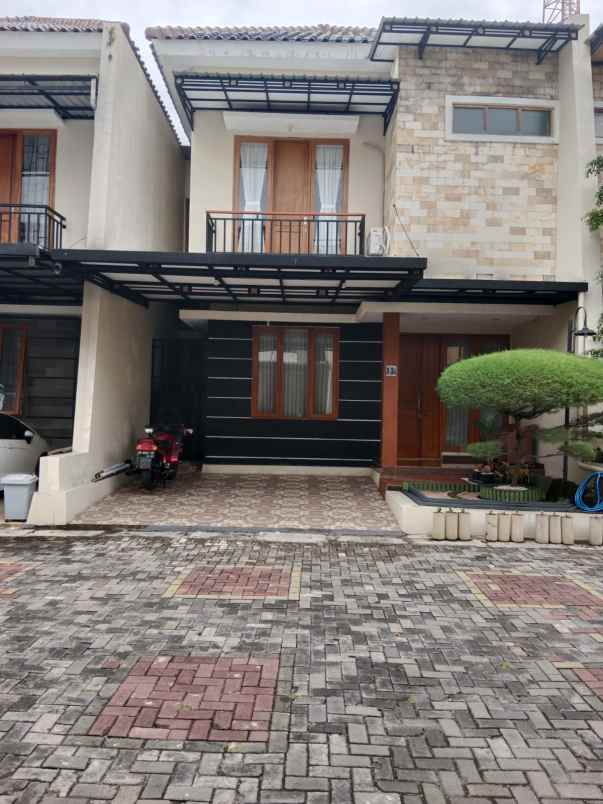 dijual rumah kirana lowanu residence