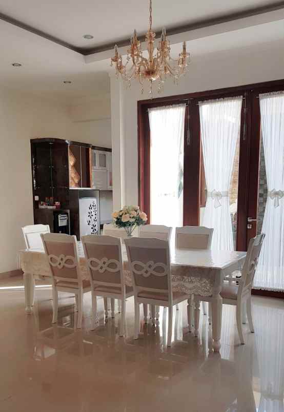dijual rumah kirana lowanu residence