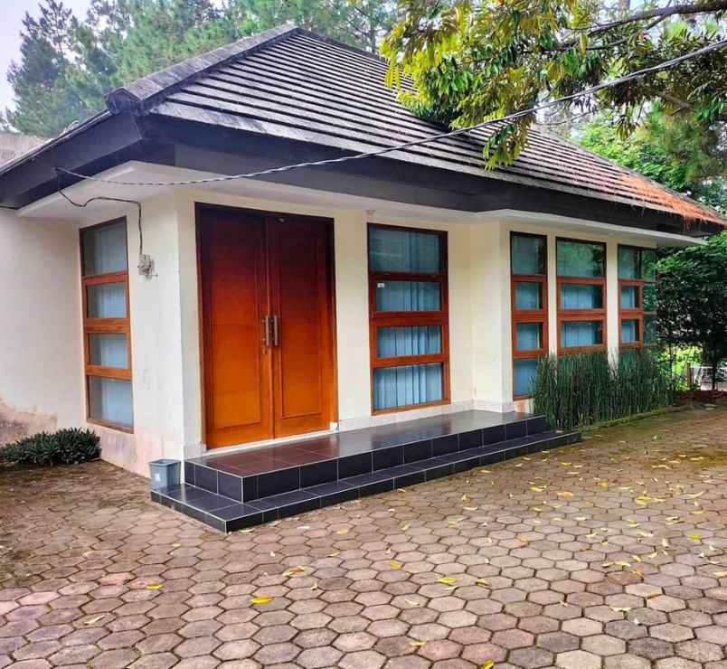 dijual rumah komp villa istana bunga