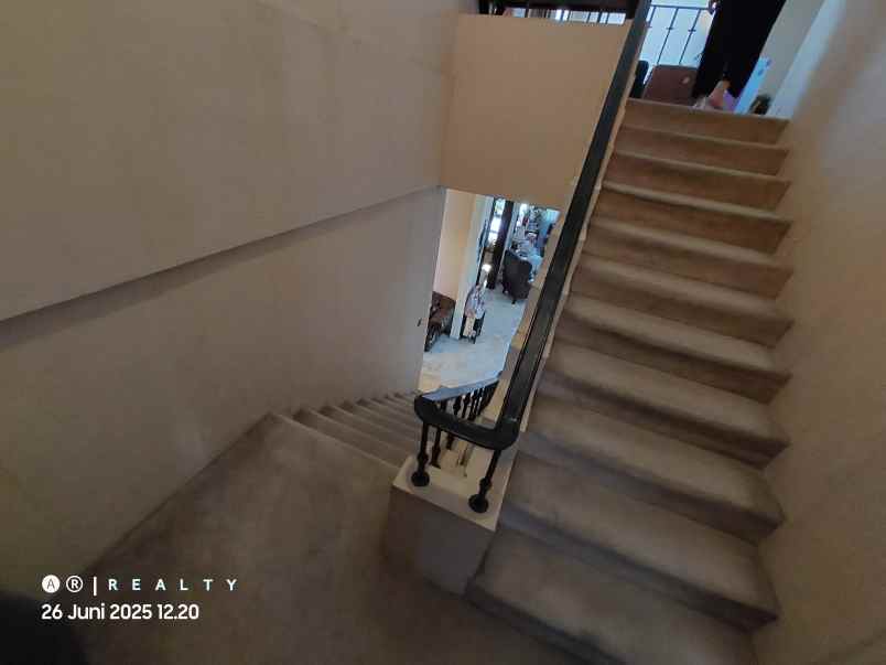 dijual rumah komplek alamanda dago