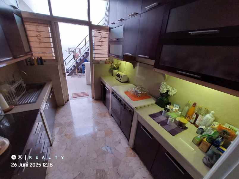 dijual rumah komplek alamanda dago