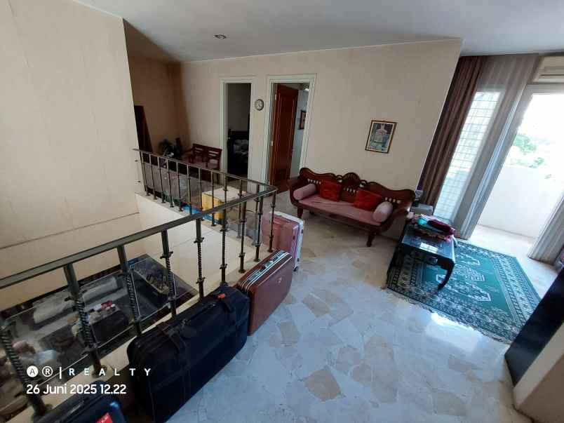 dijual rumah komplek alamanda dago