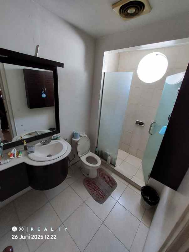 dijual rumah komplek alamanda dago