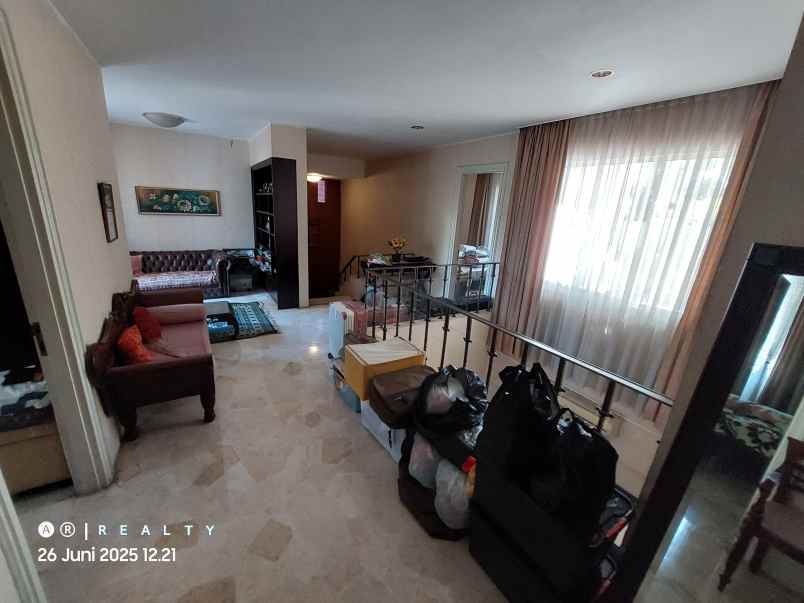 dijual rumah komplek alamanda dago