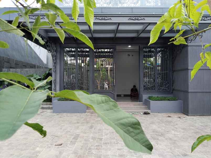 dijual rumah komplek billymoon pondok