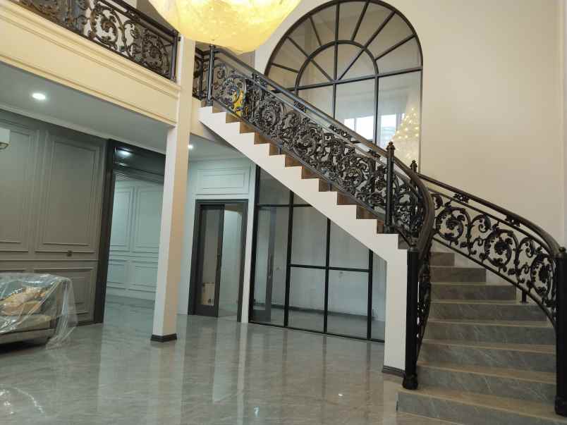 dijual rumah komplek billymoon pondok