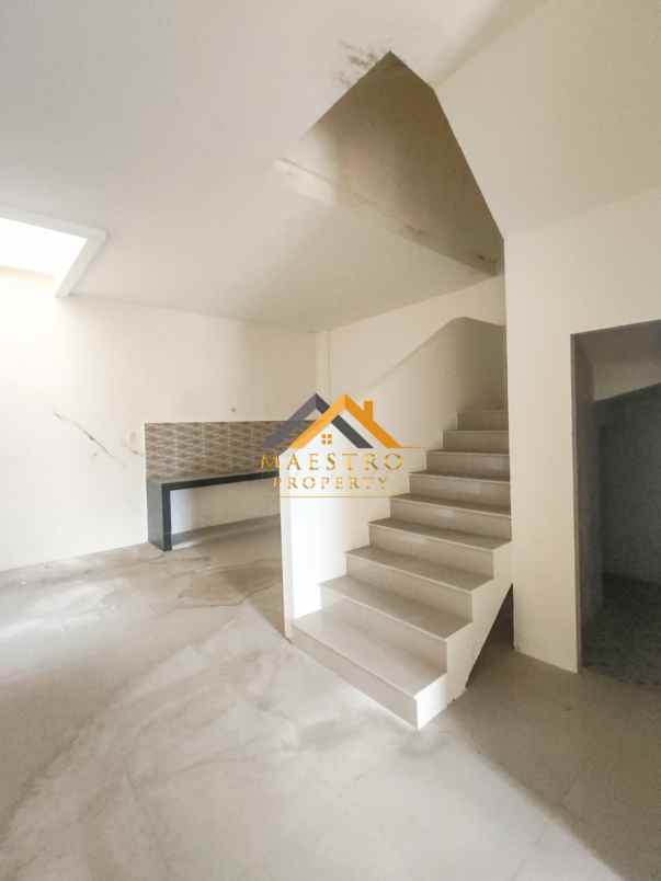 dijual rumah komplek cemara asri