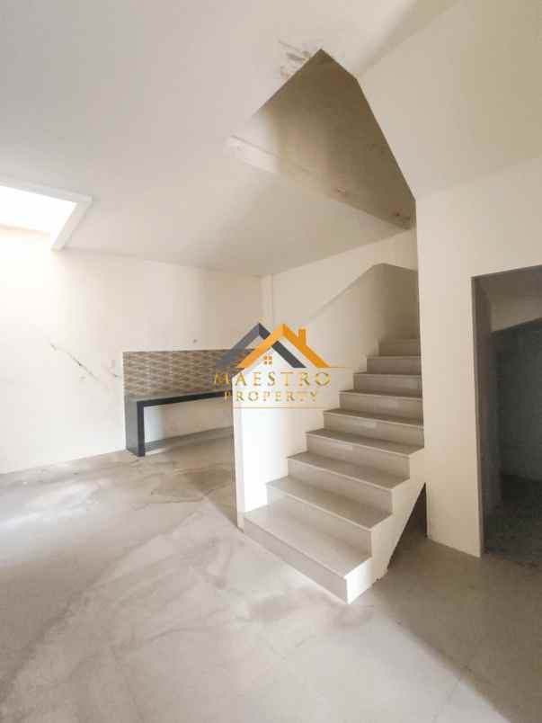 dijual rumah komplek cemara asri