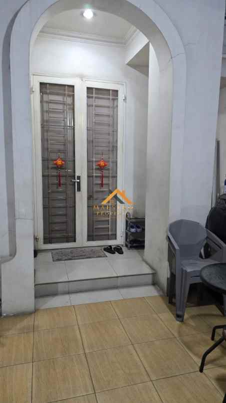 dijual rumah komplek citraland gama