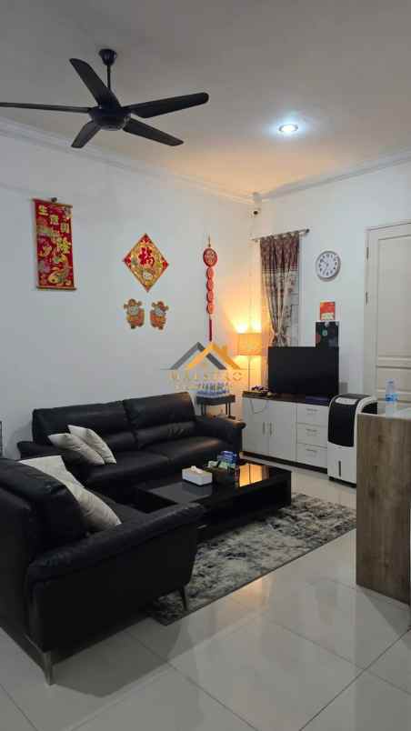 dijual rumah komplek citraland gama