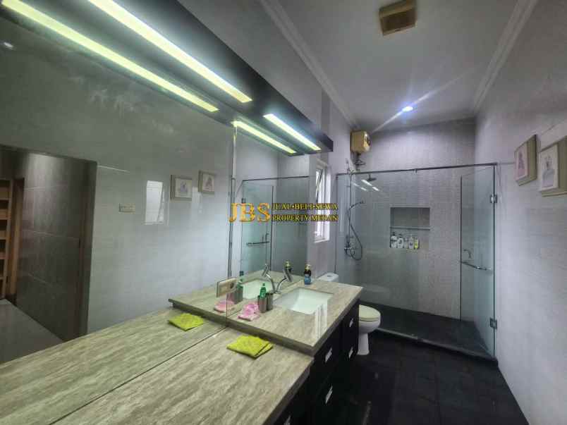 dijual rumah komplek evergreen jalan