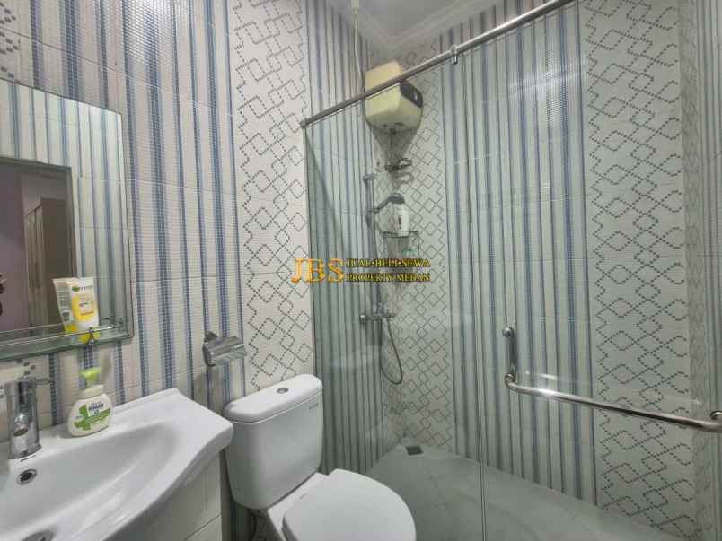 dijual rumah komplek evergreen jalan