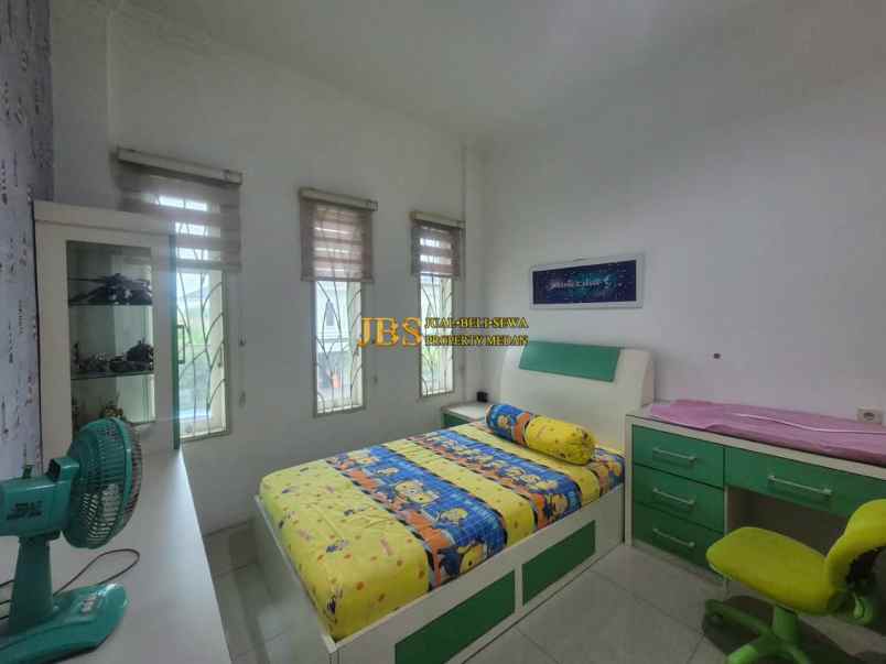 dijual rumah komplek evergreen jalan