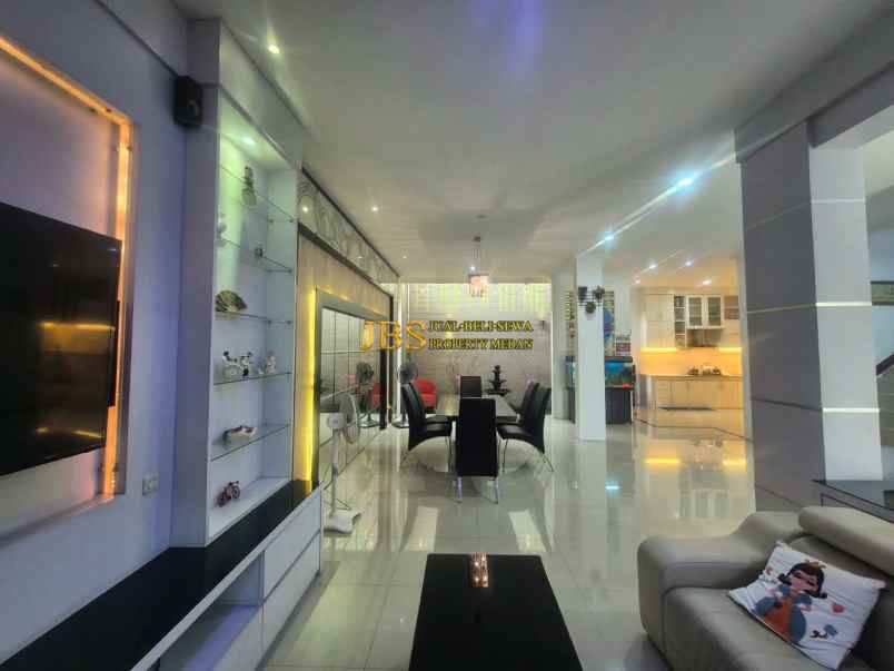 dijual rumah komplek evergreen jalan