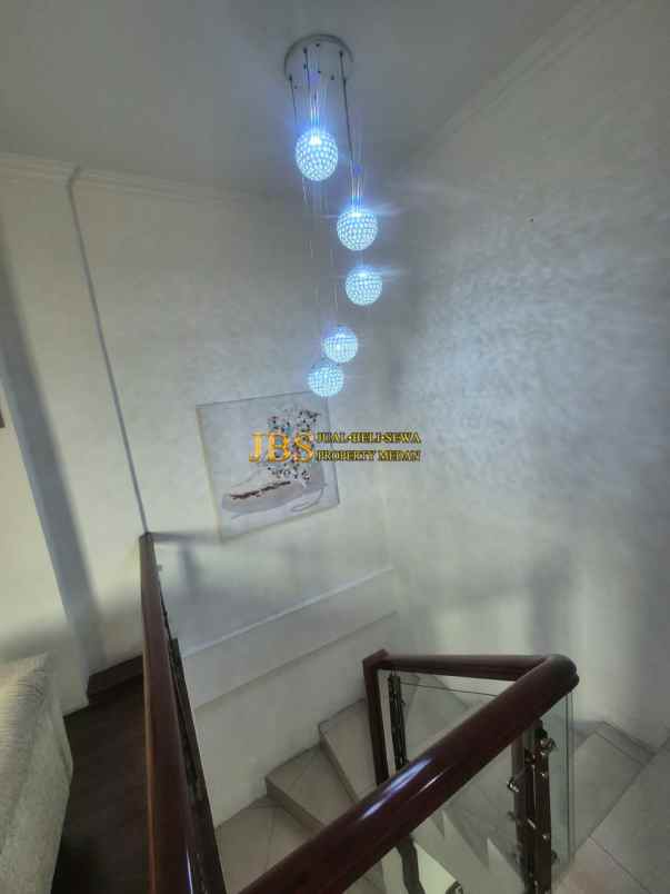 dijual rumah komplek evergreen jalan