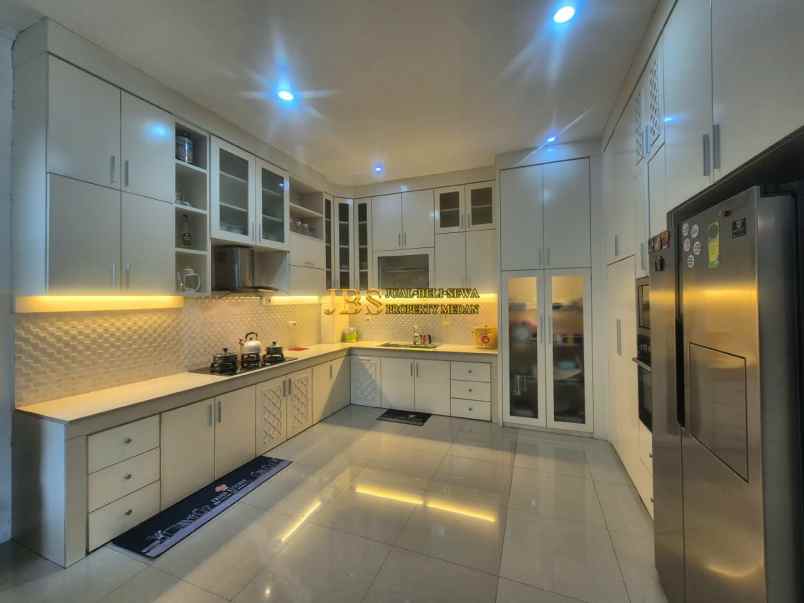 dijual rumah komplek evergreen jalan