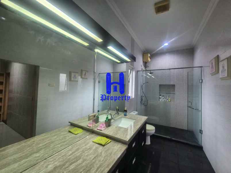 dijual rumah komplek evergreen jalan
