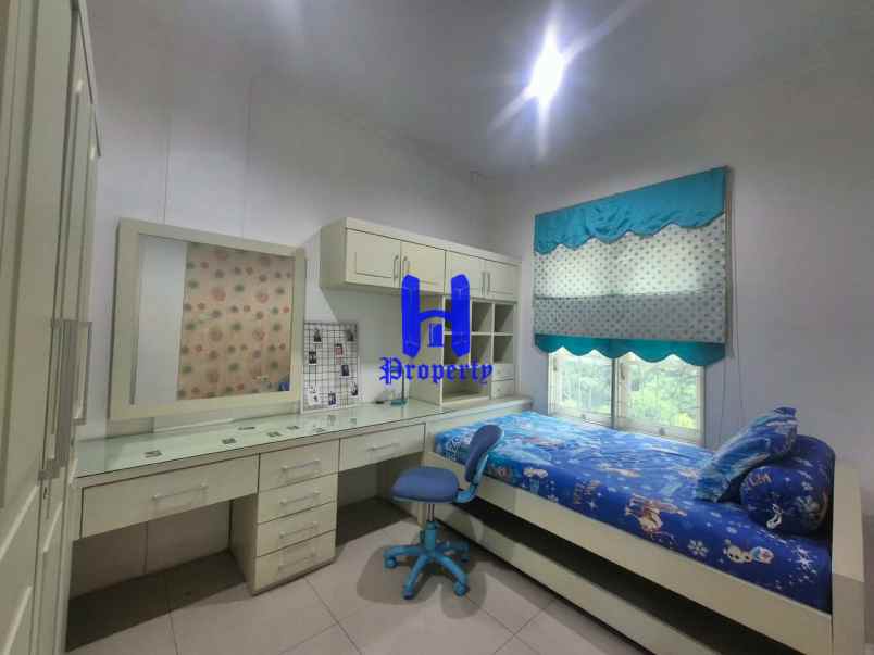 dijual rumah komplek evergreen jalan